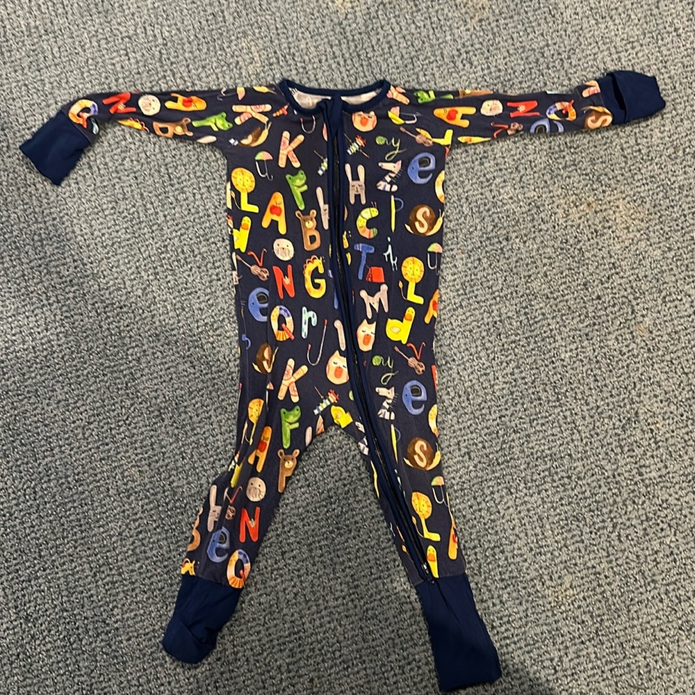 LITTLE SLEEPIES; 6-12 months; ABC zippies